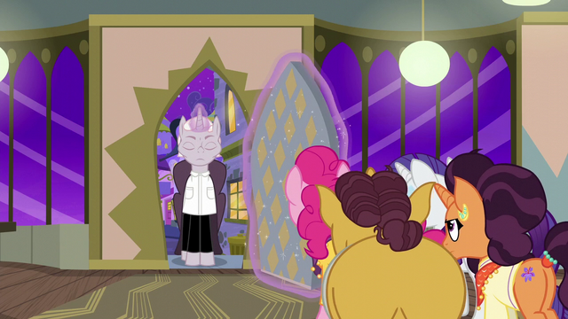File:Zesty Gourmand backs out of the restaurant S6E12.png