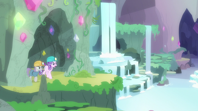 File:Starlight and Maud enter a secret gem grotto S7E4.png