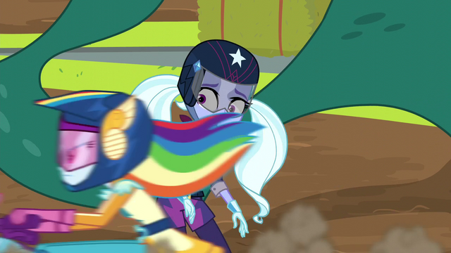 File:Rainbow zooms past Sugarcoat EG3.png