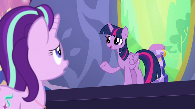 File:Twilight "your future's in your own hooves" S7E1.png