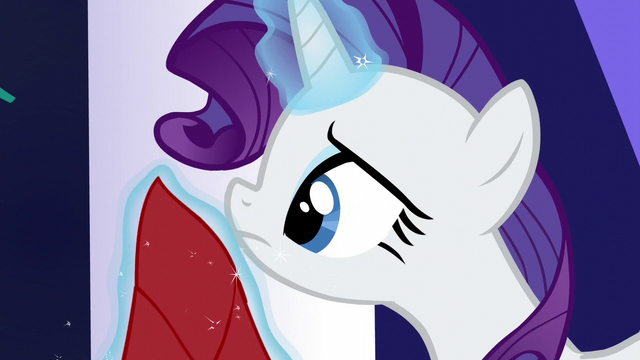 File:Rarity sniffing Applejack's quilt S5E3.png