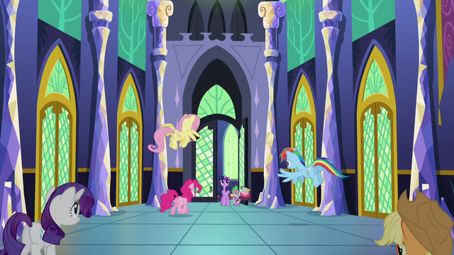 File:Twilight's friends welcome Twilight home S5E03.png