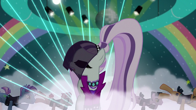 File:Coloratura sings "Turn it all up" S5E24.png