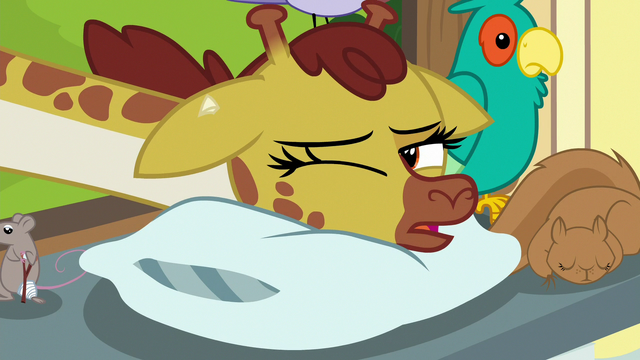 File:Giraffe gets hit by flying claw nail S7E5.png