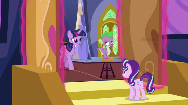 File:Twilight Changeling opens the castle doors S6E25.png