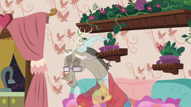 File:Discord laughing lightly S7E12.png