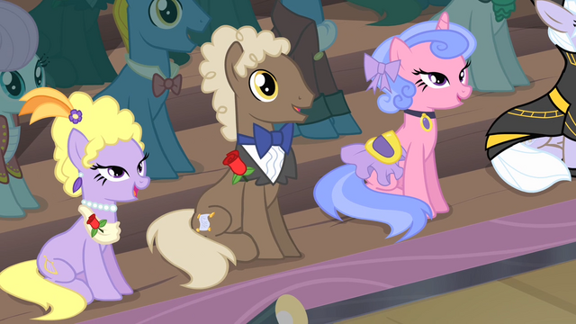 File:The audience amazed S4E08.png
