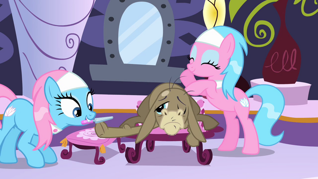 File:Spa ponies massage S2E18.png