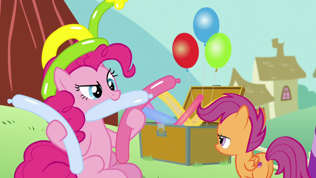 File:Pinkie holds balloons S5E19.png