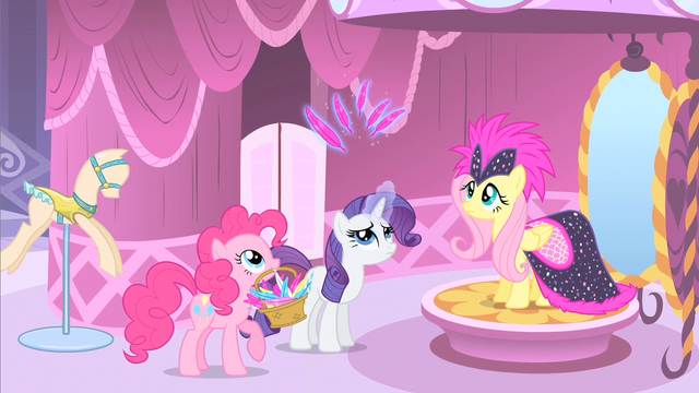 File:Rarity levitating feathers S1E20.png