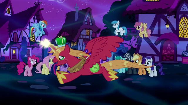 File:Alicorn Big McIntosh flies past the crowd S5E13.png