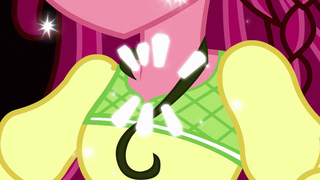 File:Gloriosa Daisy's geode necklace morphing EG4.png