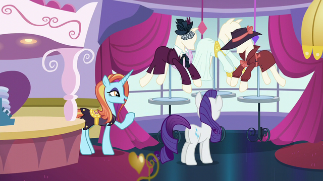 File:Rarity placing the mannequins S5E15.png