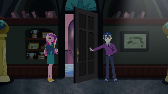 File:Shining Armor closing the door EG3.png