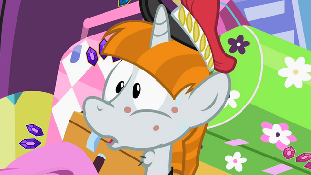File:Porter looking at Rarity S2E9.png
