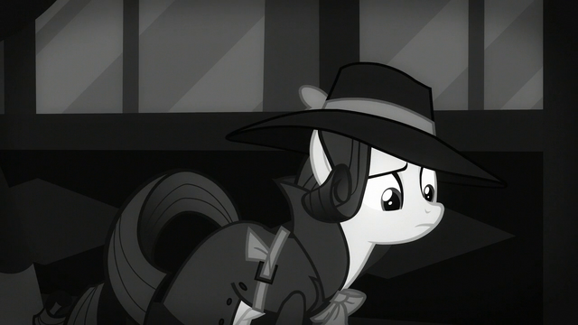 File:Rarity looks down S5E15.png