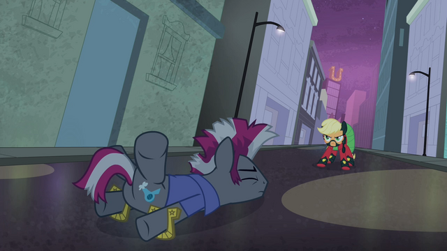 File:The henchpony with horseshoes on his hooves S4E06.png