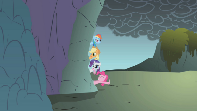 File:Pinkie Pie waving S01E07.png