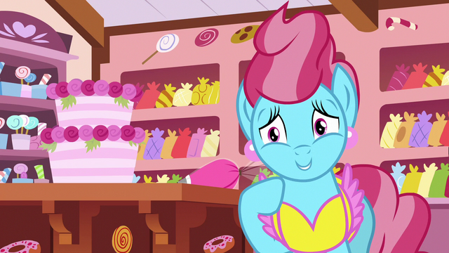 File:Mrs. Cake "all three Apple siblings!" S7E13.png
