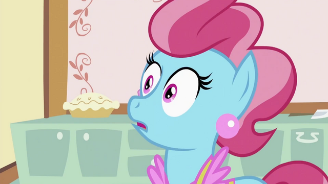 File:Shocked Mrs. Cake S2E3.png