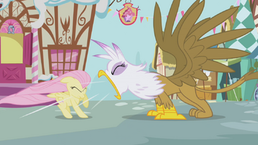 Gilda roaring at Fluttershy S1E5.png