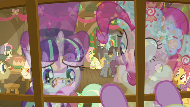 File:Snowfall Frost looking in Snowdash's window S6E8.png