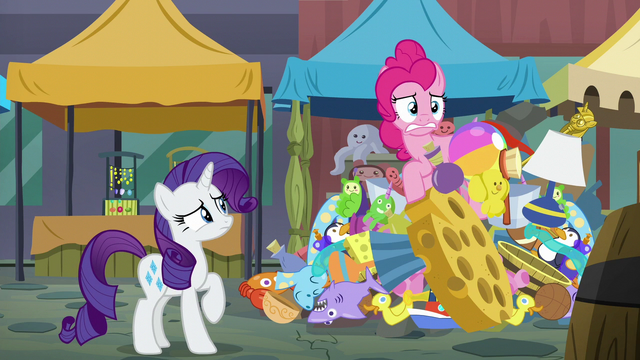 File:Pinkie Pie going crazy S6E3.png