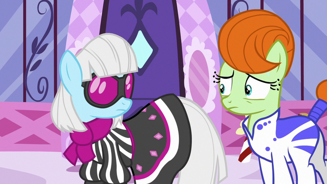 File:Stella Lashes backing away from Photo Finish S7E9.png