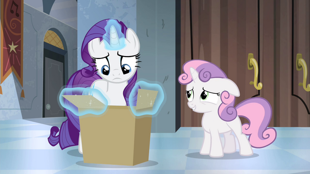 File:Sweetie Belle gives the box back S4E19.png
