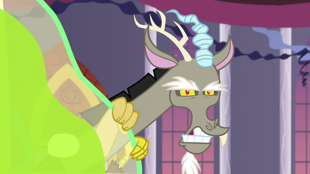 File:Discord grinding his teeth S5E7.png