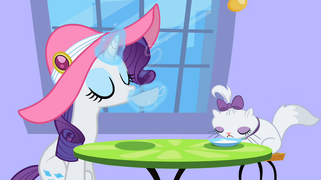 File:Rarity and Opalescence drink beverages S2E09.png