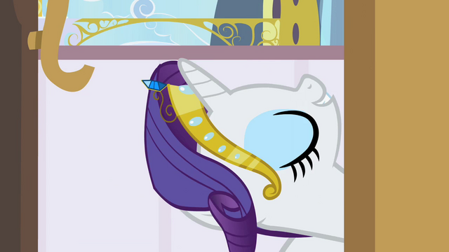 File:Rarity exiting S2E9.png