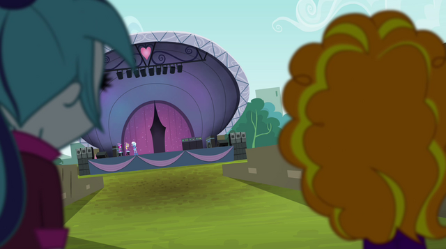 File:Sonata and Adagio looking at the stage EG2.png
