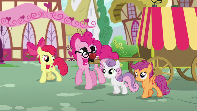 File:Sweetie Belle "Heard any good gossip today?" S5E19.png