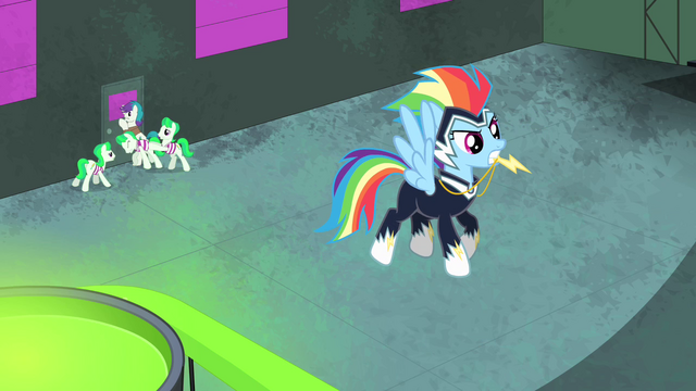 File:Rainbow Dash hovering S4E06.png