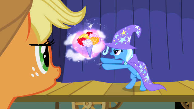 파일:Applejack watches The Great and Powerful Trixie S01E06.png