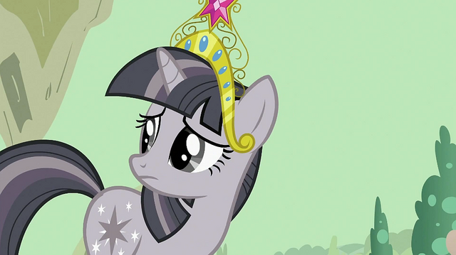 파일:Twilight looks behind S2E02.png