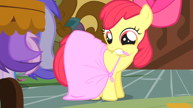 파일:Apple Bloom's improvised dress S1E12.png