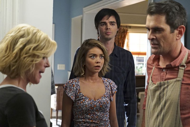 https://vignette3.wikia.nocookie.net/modernfamily/images/8/80/Summer_Lovin_%284%29.jpg/revision/latest?cb=20151024043357