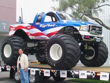 0503ctrp 21z+ford bigfoot+front passengers side view