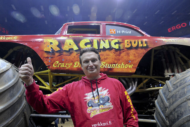 File:960562 Vesa-Kivimaki-kierowca-Monster-Trucka-Raging-Bull.jpg