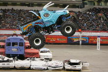 Monster-trucks-jurassic-attack-race-truck-right
