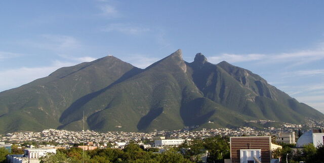 Archivo:800px-Cerro de la Silla.jpg