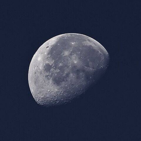 File:Moon-2.jpg