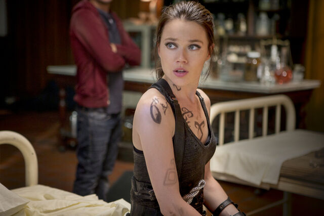 File:TMImovieCOBpromo Isabelle01b.jpg