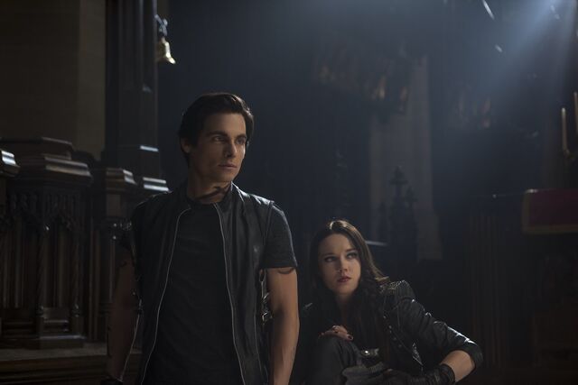 File:TMImovieCOBpromo Alec & Izzy 01.jpg