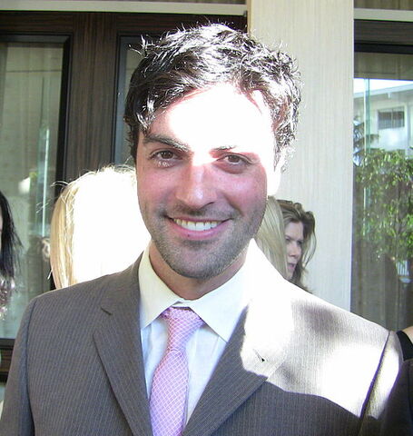 File:Cast Reid Scott.jpg