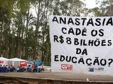 Escola dinheiro