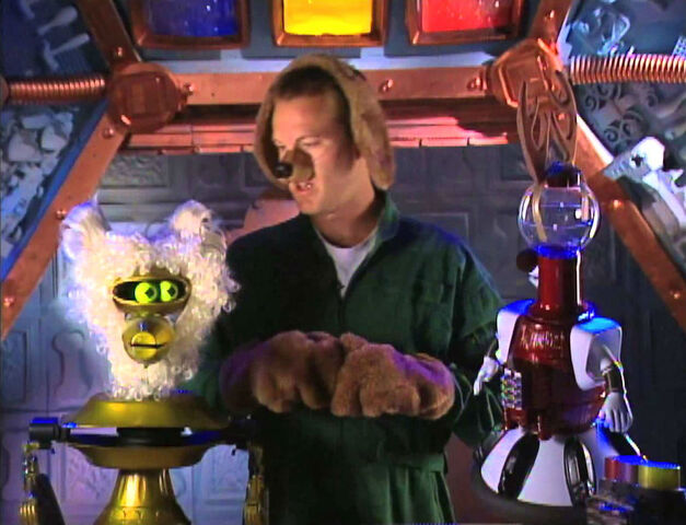 File:ScreamingSkullHost.jpg
