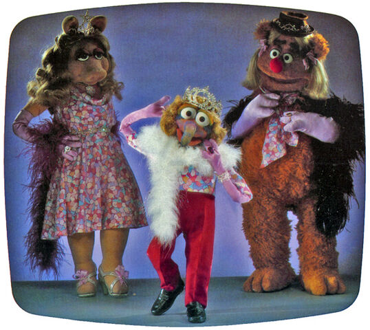 File:Fozzie-gonzo-impersonatepiggy.jpg
